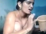 Indian milf bathing and showing her beautiful pussy