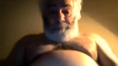 Hairy horny NY daddy bear jerks off on webcam