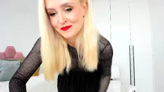 amateur blonde solo webcam