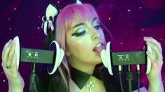 Close up MILF masturbation