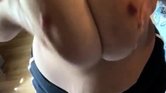 Big boob brunette masturbates on webcam
