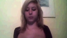 Webcam Slut shows Tits