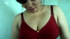 Bangla desi girl showing big boobs in bra